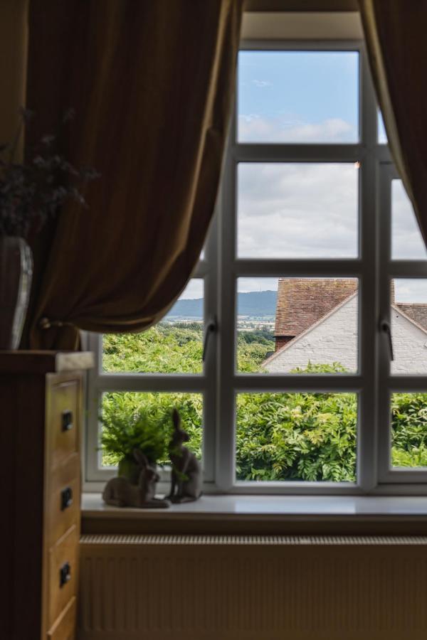 The Haughmond Hotel Uffington  ภายนอก รูปภาพ