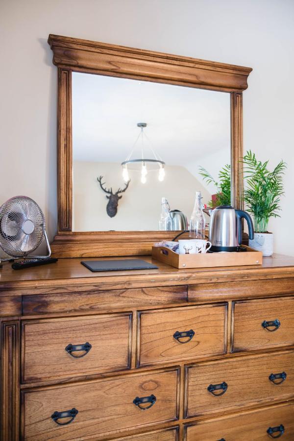 The Haughmond Hotel Uffington  ภายนอก รูปภาพ