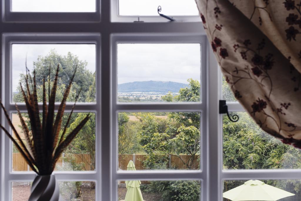 The Haughmond Hotel Uffington  ภายนอก รูปภาพ