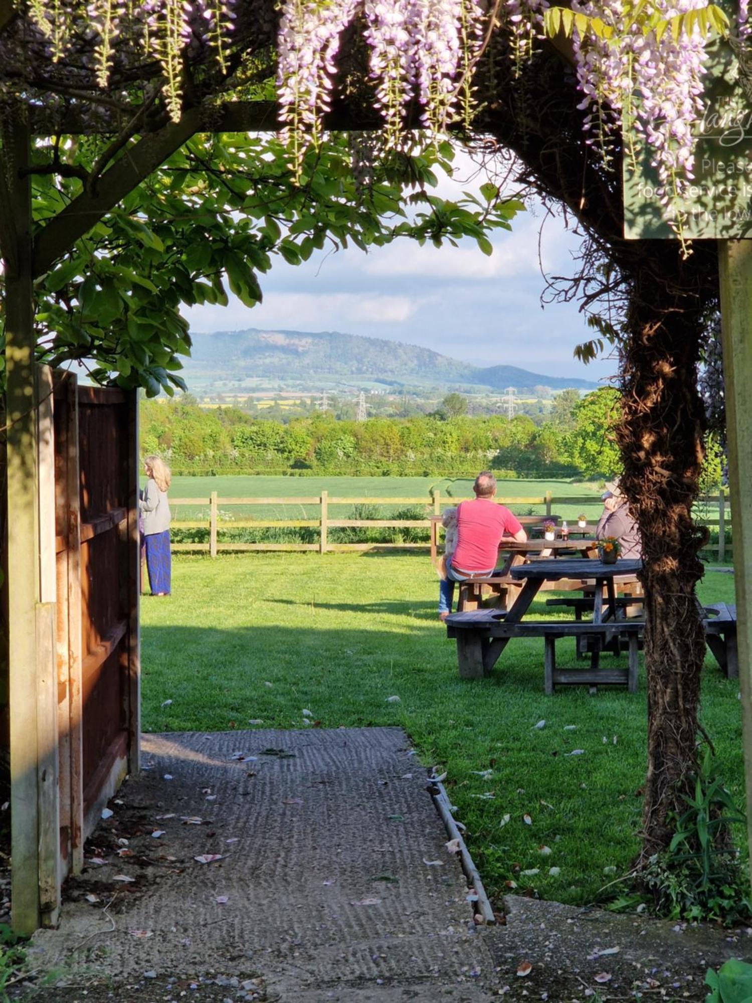 The Haughmond Hotel Uffington  ภายนอก รูปภาพ
